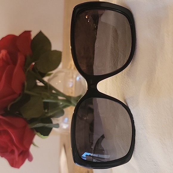 Burberry AUTHENTIC SUNGLASSES 👓 - Picture 3 of 6